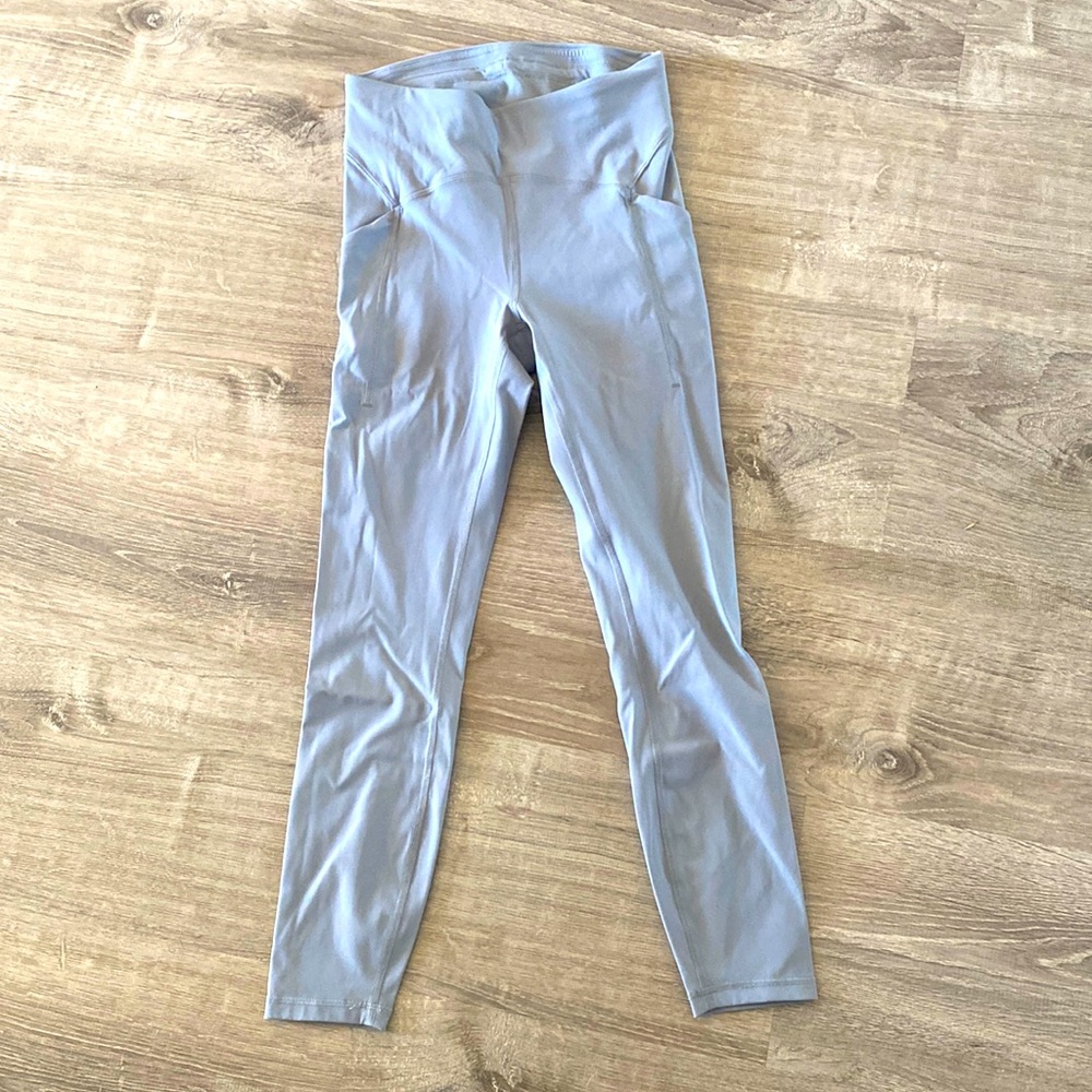Lululemon leggings with pockets, women’s size 6!